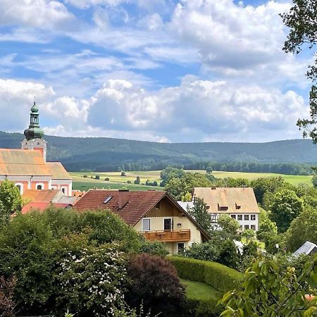 Ferienwohnungen Am Kirchberg Neualbenreuth Eksteriør billede